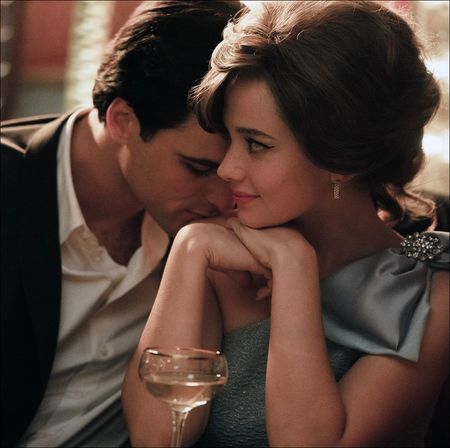 jacob elordi as elvis presley and cailee spaeny as priscilla presley in priscilla