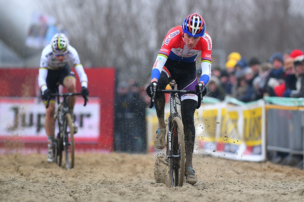 Mathieu van der Poel (Beobank-Corendon) opens a gap on Van Aert