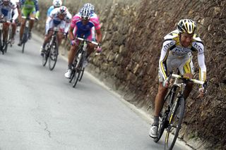 Michael Rogers attacks, Milan-San Remo 2010