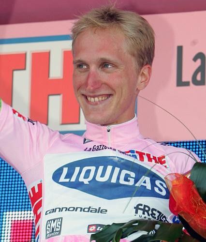 A happy maglia rosa despite the polemics between himself and Di Luca.