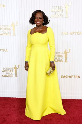 Viola Davis at the SAG awards 2023 wearing a yellow dress