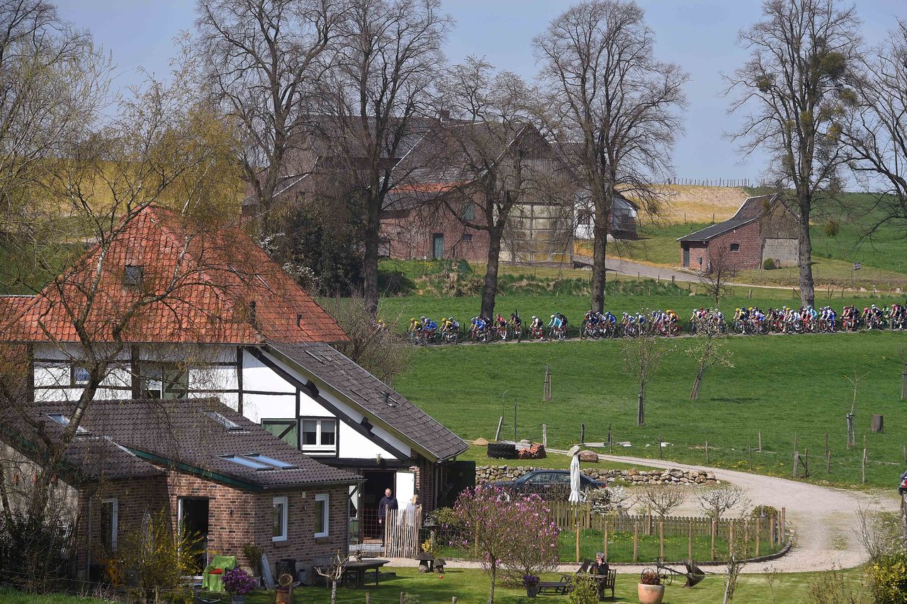 The peloton on the smaller roads of the race