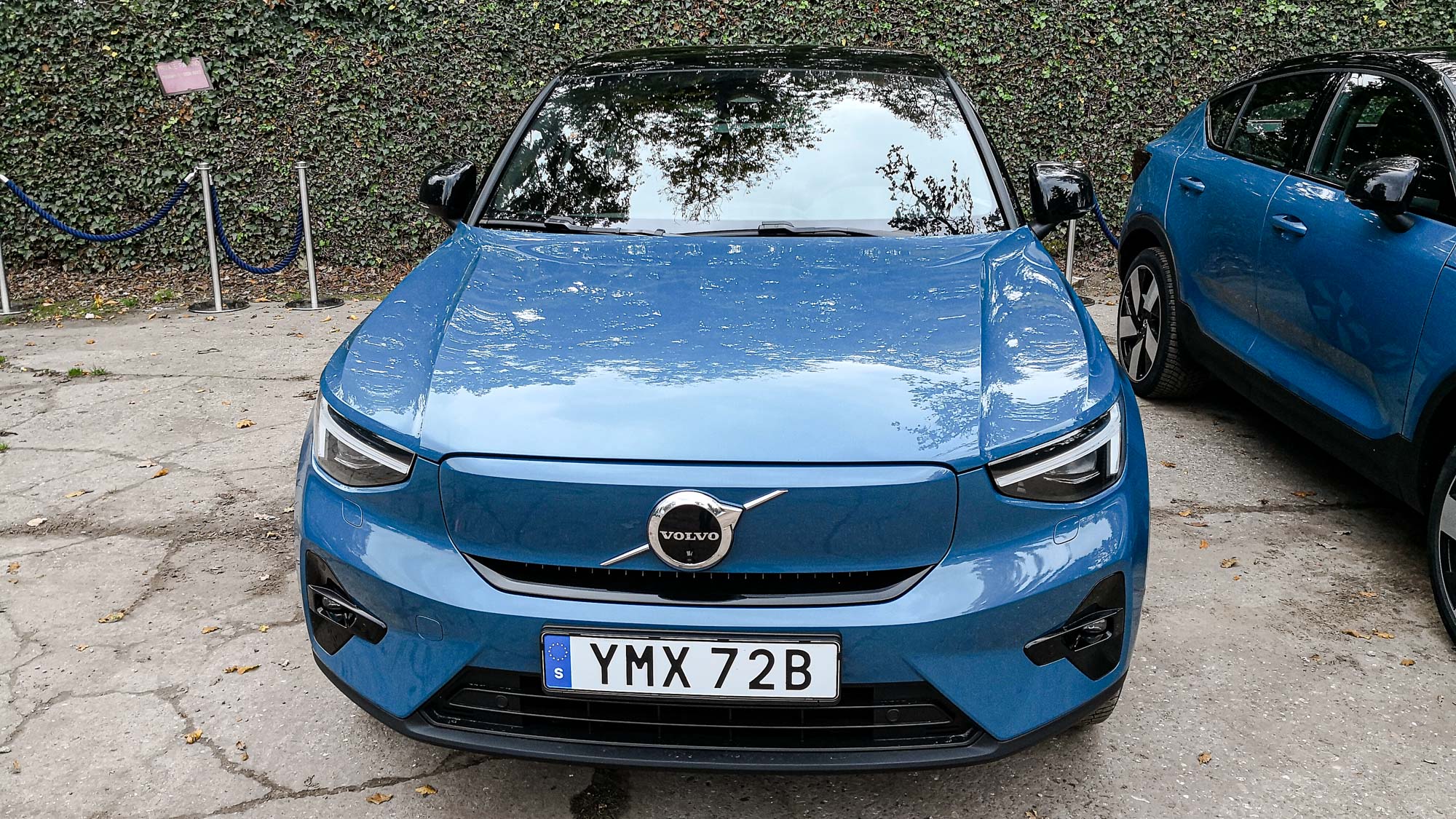 Volvo C40 Recharge hood space