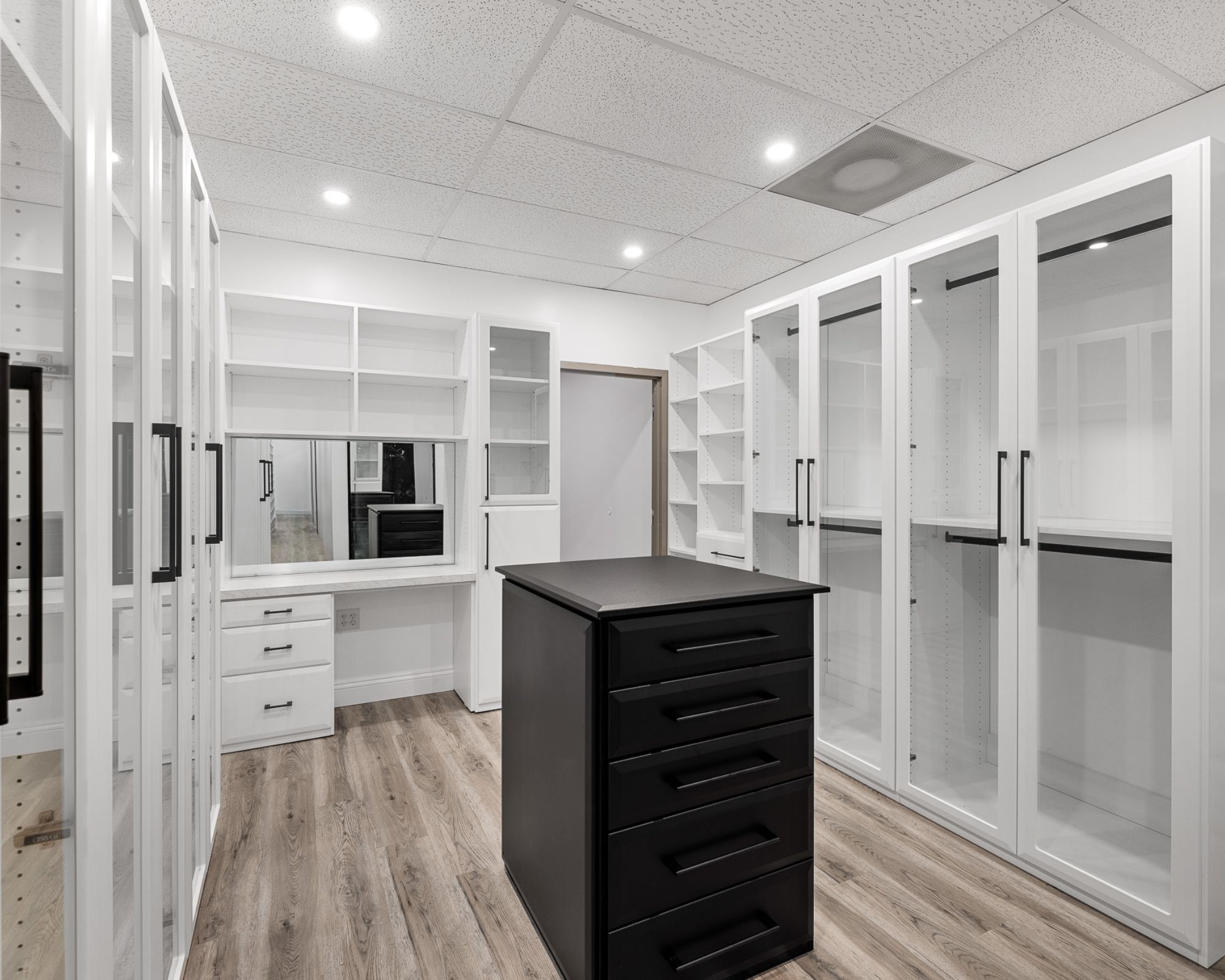 nelly&#039;s closet in st louis