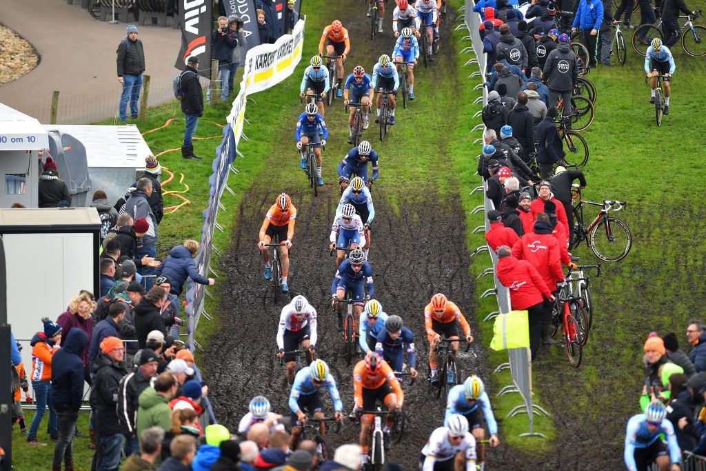 COL DU VAM DRENTHE NETHERLANDS NOVEMBER 06 A general view of the Peloton passing through a muddy sector during the 19th UEC European Cyclocross Championships 2021 Mens U23 EuroCross21 UECcycling on November 06 2021 in Col du Vam Drenthe Netherlands Photo by Luc ClaessenGetty Images