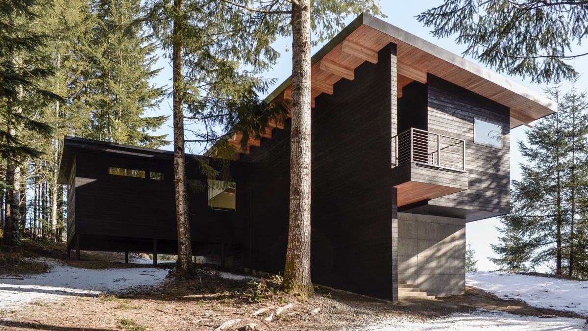 An off-grid cabin in Washington State opens up to a spectacular landscape