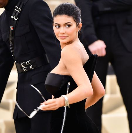 fashion, suit, dress, shoulder, formal wear, muscle, tuxedo, black hair, little black dress, event,