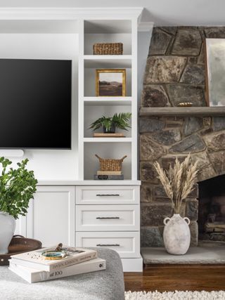 A living room with built-in shelves featuring books and woven baskets