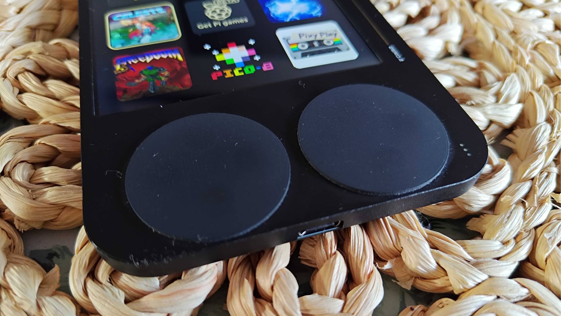 Close up of Gamercard rubber pads.