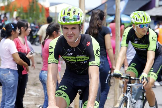 The Cannondale-Garmin riders head to the start