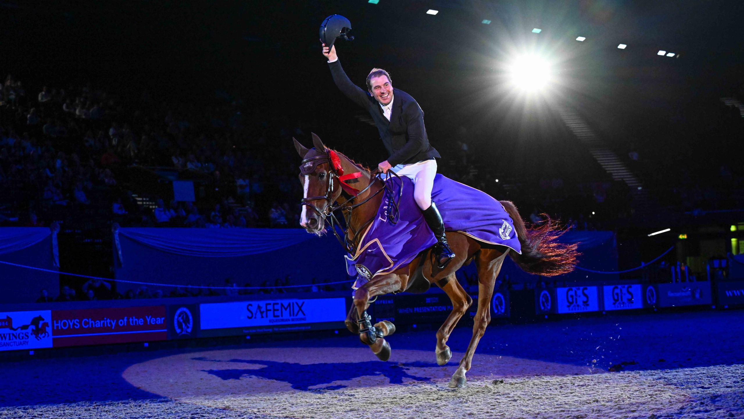Joe Whitaker and Seaview Evolution win a CSI3* class at HOYS