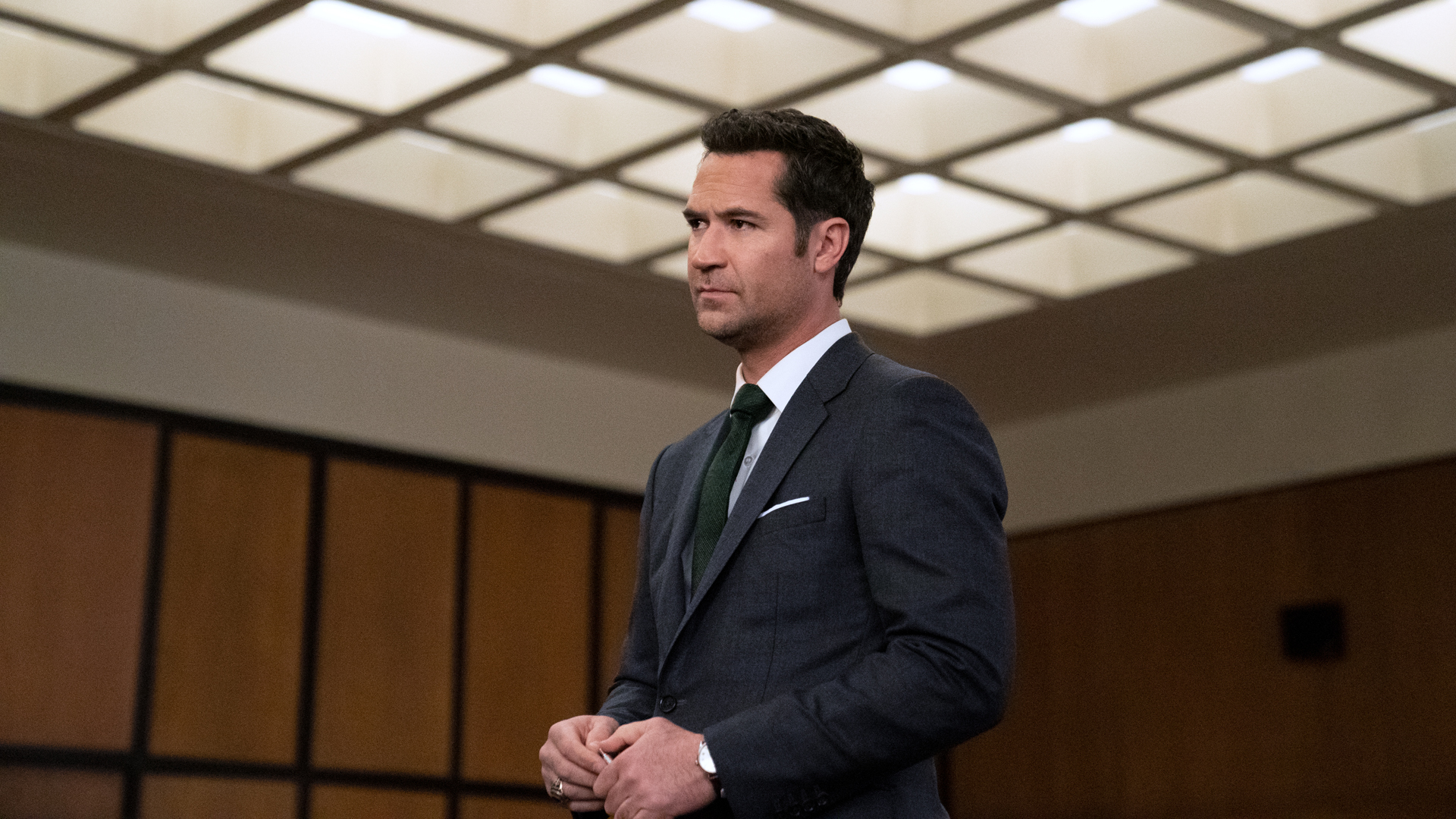 Mickey Haller looks at someone off camera in a court room in The Lincoln Lawyer season 2