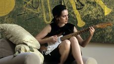 winona ryder in her '90s living room