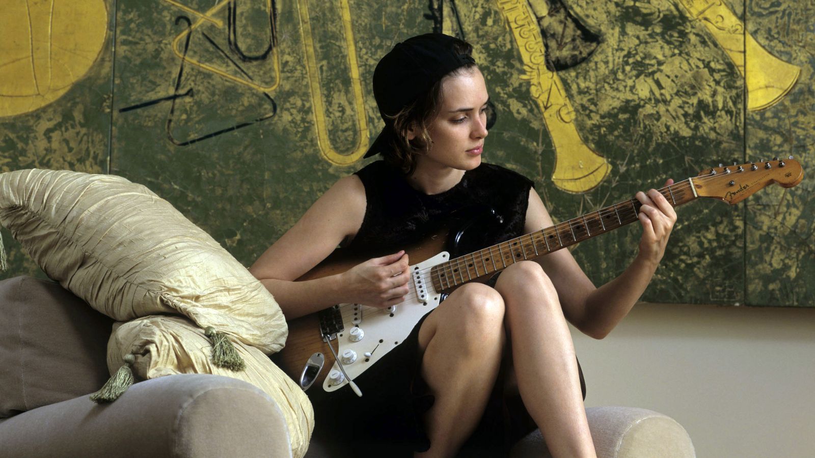 winona ryder in her '90s living room