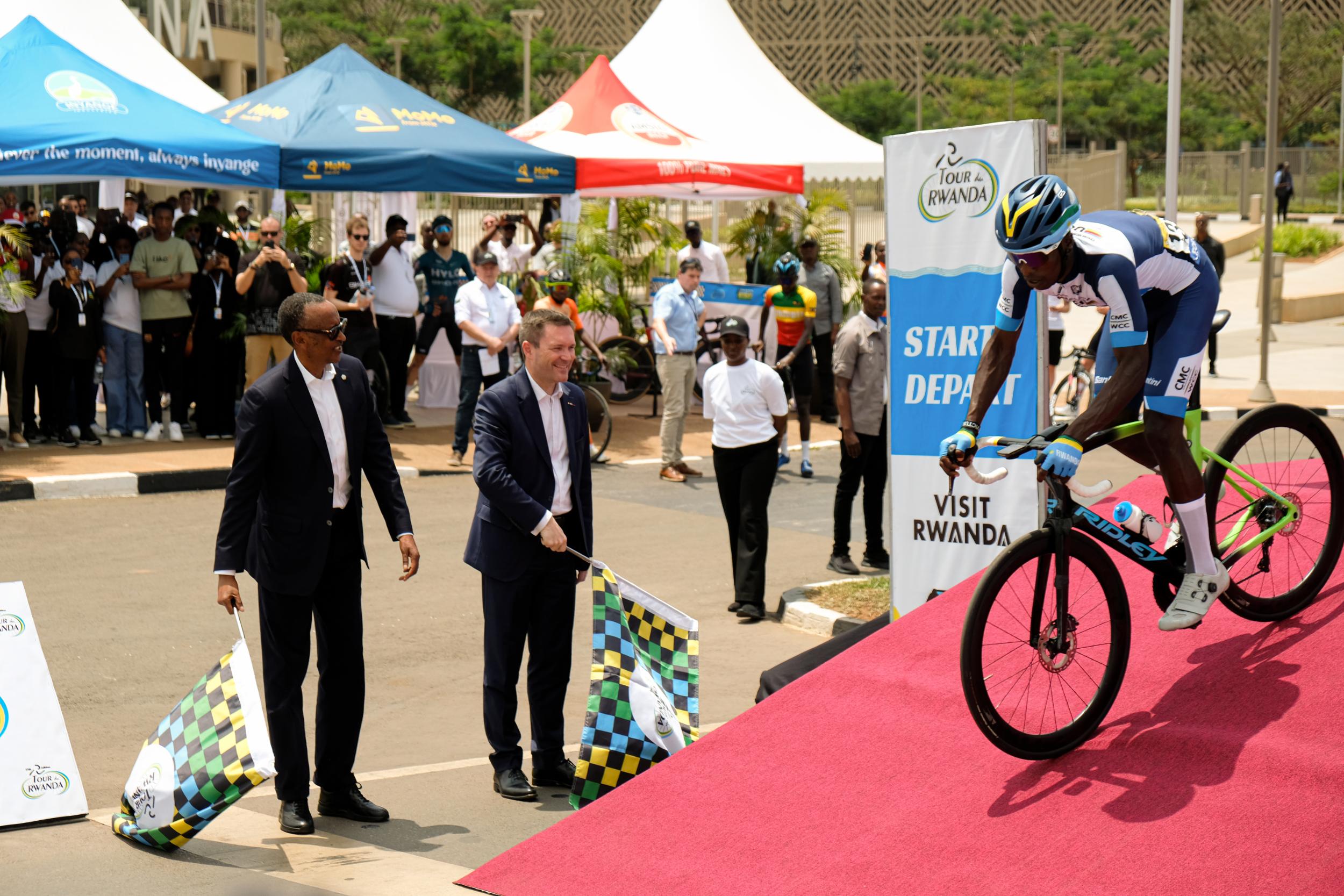David Lappartient and Paul Kagame at the start of a stage of the 2025 Tour du Rwanda