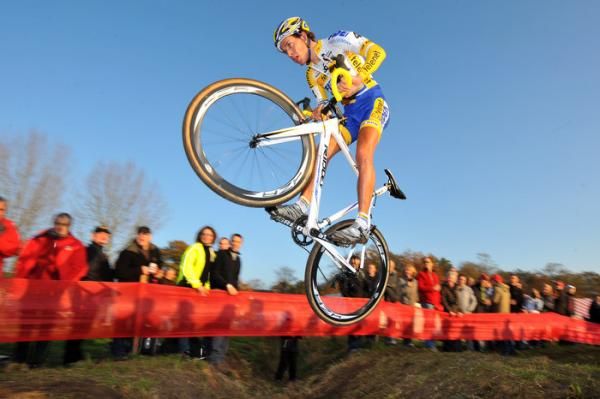 Tom Meeusen gets some hang time in Niel