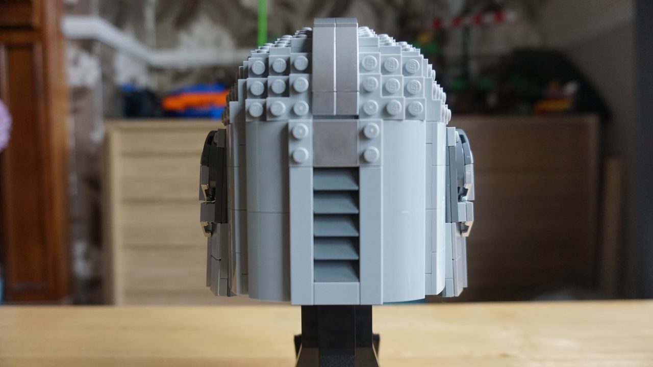 Lego Star Wars The Mandalorian Helmet 75328_Back view