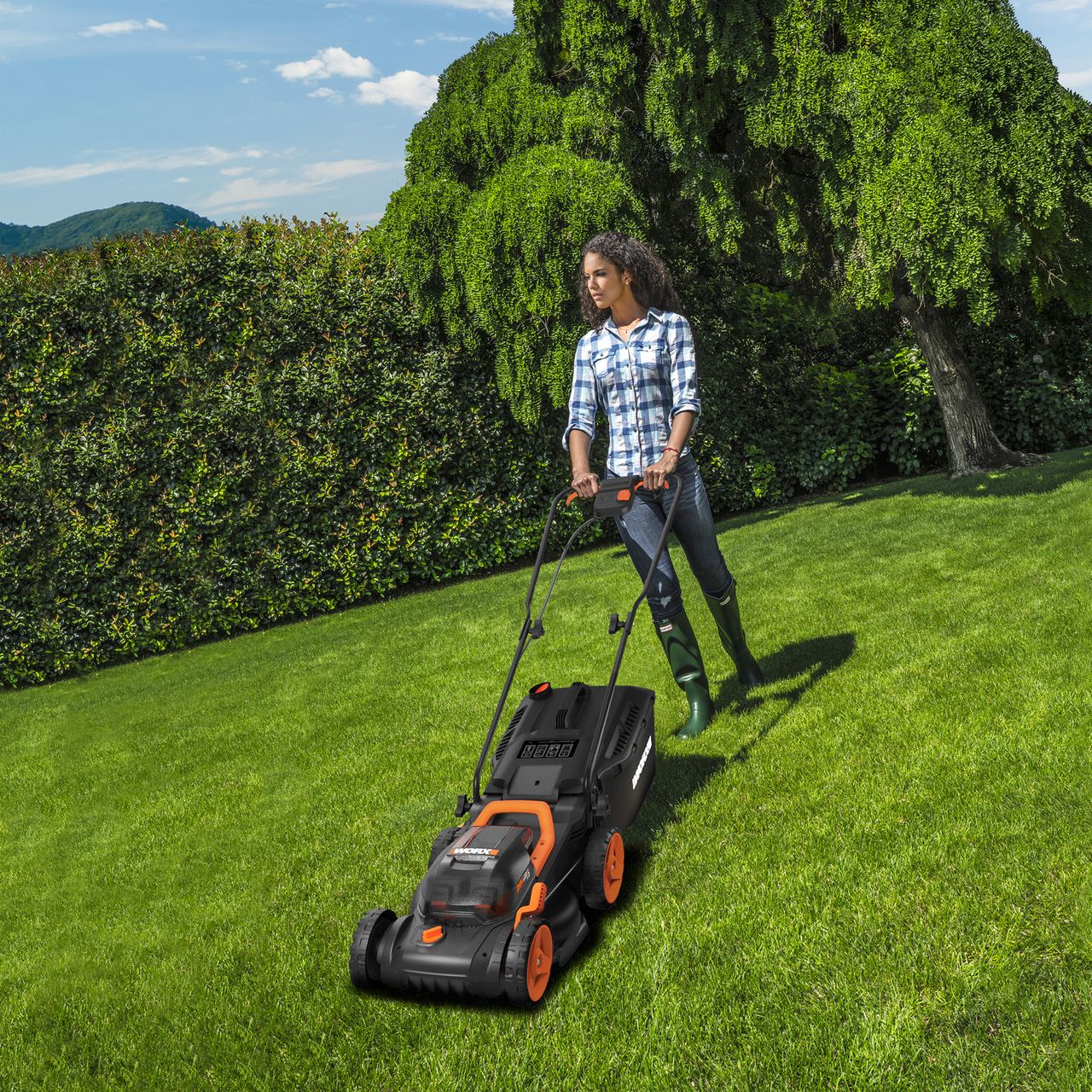 Worx 40V cordless lawn mower wg779e