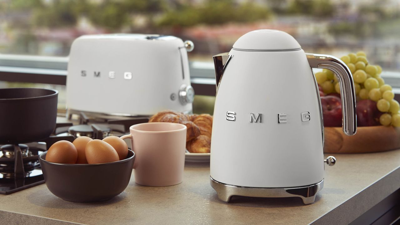 Smeg 50&#039;s style kettle and toaster matte collection