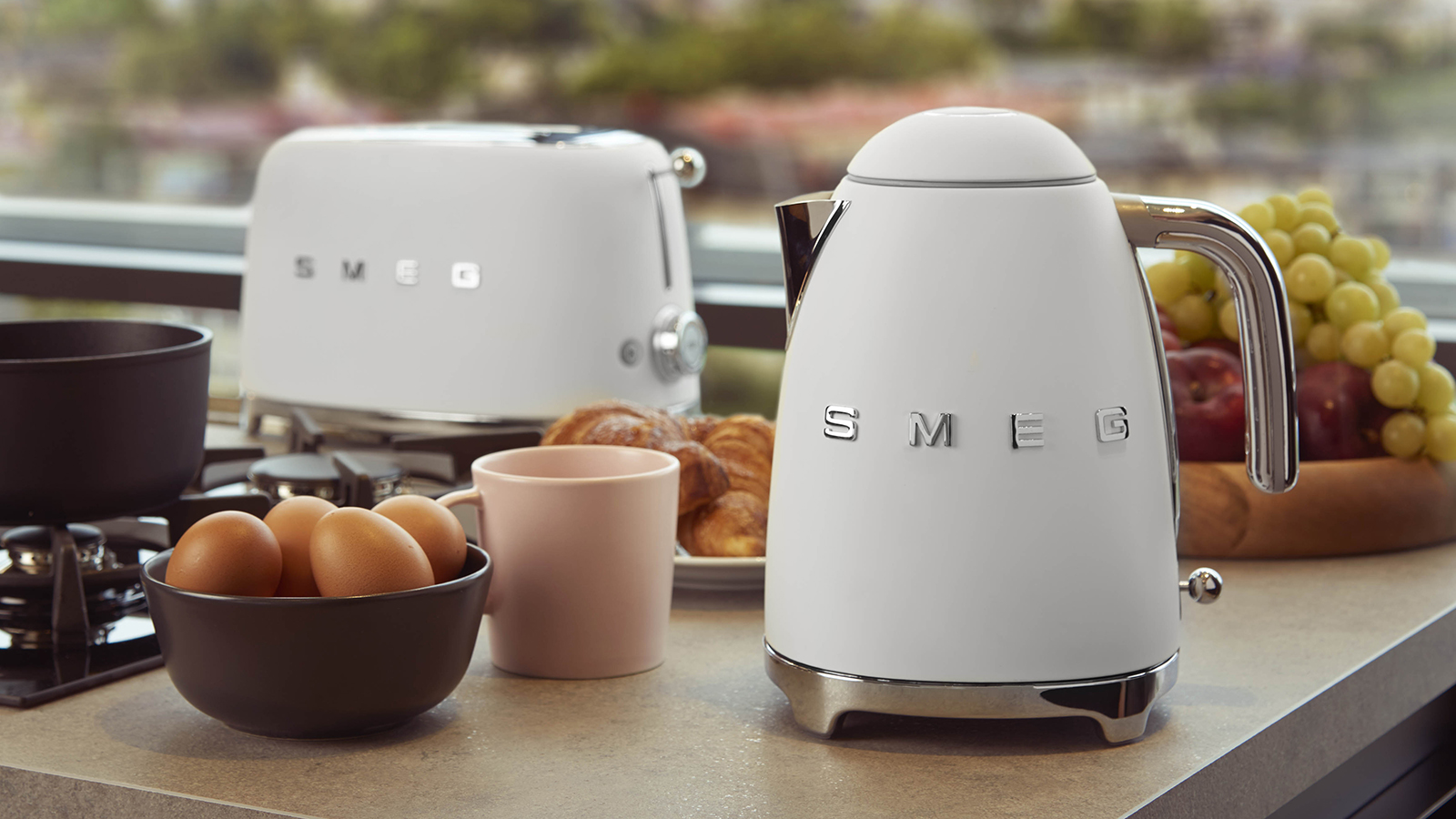 Rally Hijsen knijpen Smeg launches new matte collection to join signature pastels | Woman & Home