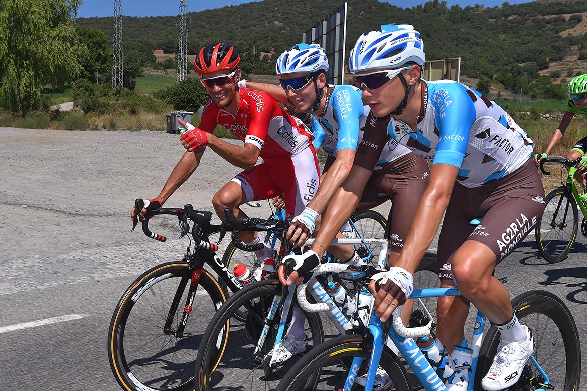 Romain Bardet has some fun with Guillaume Bonnafond