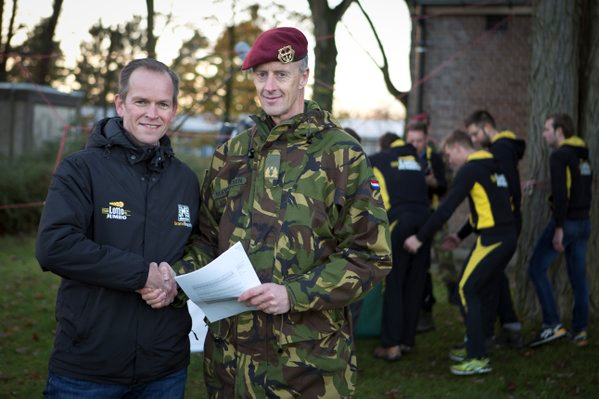 Team manager Richard Plugge with General Matthijssen