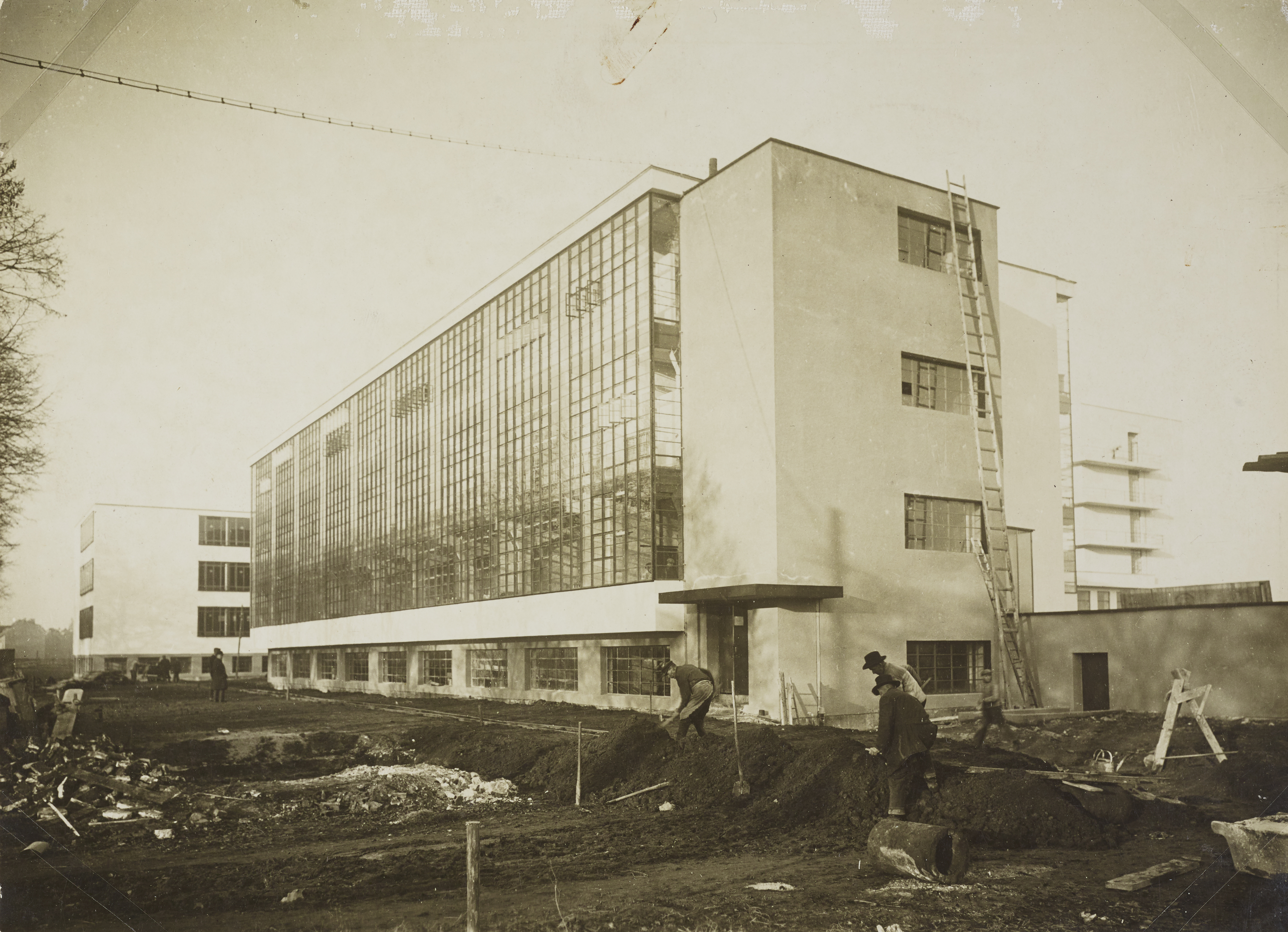 Bauhaus building Dessau, architect Walter Gropius, southwest view, construction site photo, 1926
