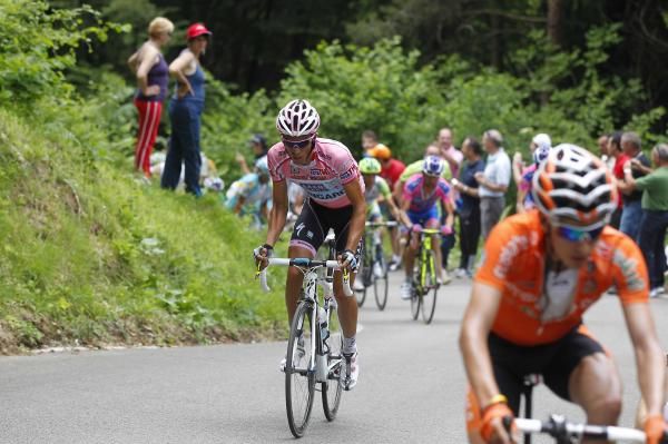 While Igor Anton (Euskaltel-Euskadi) went clear, Alberto Contador (Saxo Bank-SunGard) was happy to put more time on his Italian rivals.