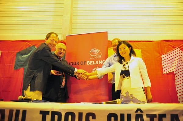 Christian Prudhomme, Pat McQuaid, Alain Rumpf and Yan Shi (l-r) introduce the Tour of Beijing during the second rest day at the Tour de France.