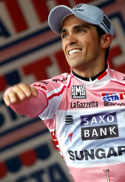 Alberto Contador (Saxo Bank Sungard) looked happy in pink