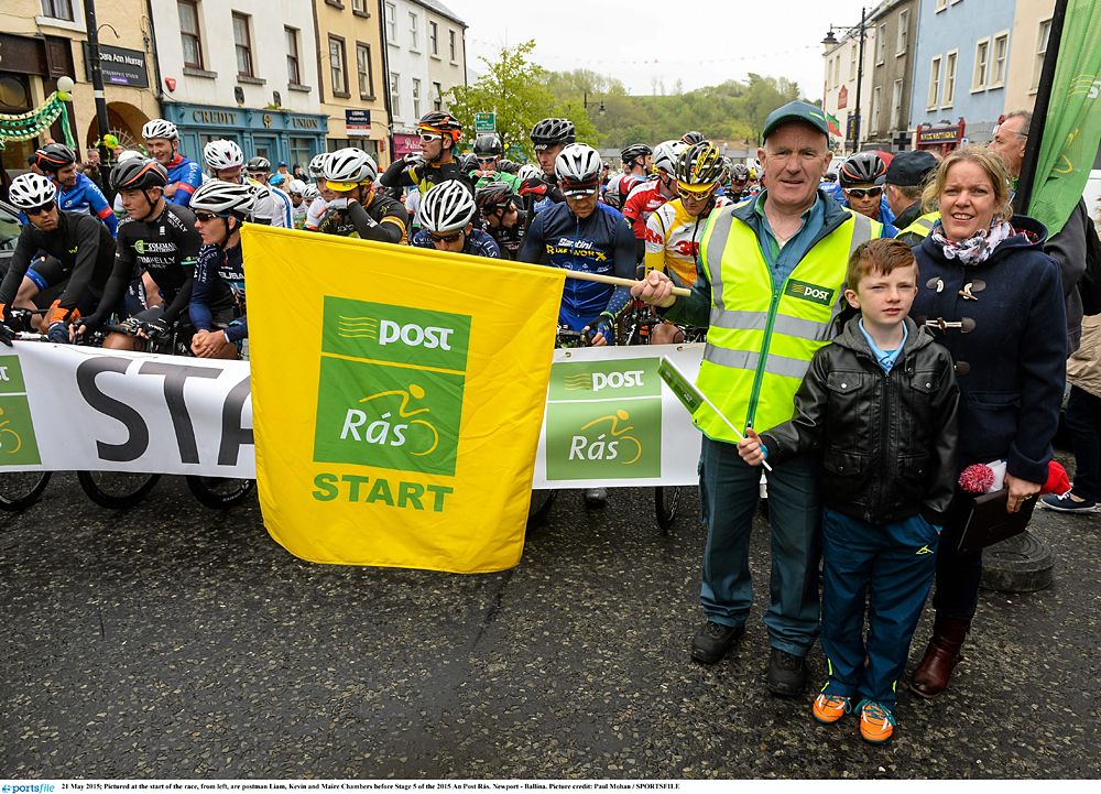 An Post Ras fans at the side of the road