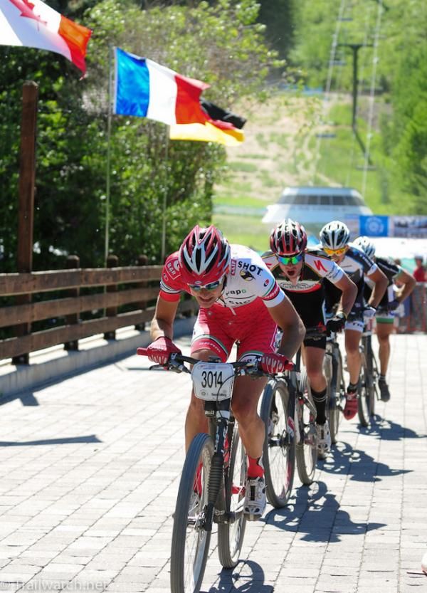 Big Brady Kappius (Cliff Bar) providing some nice drafting for several riders