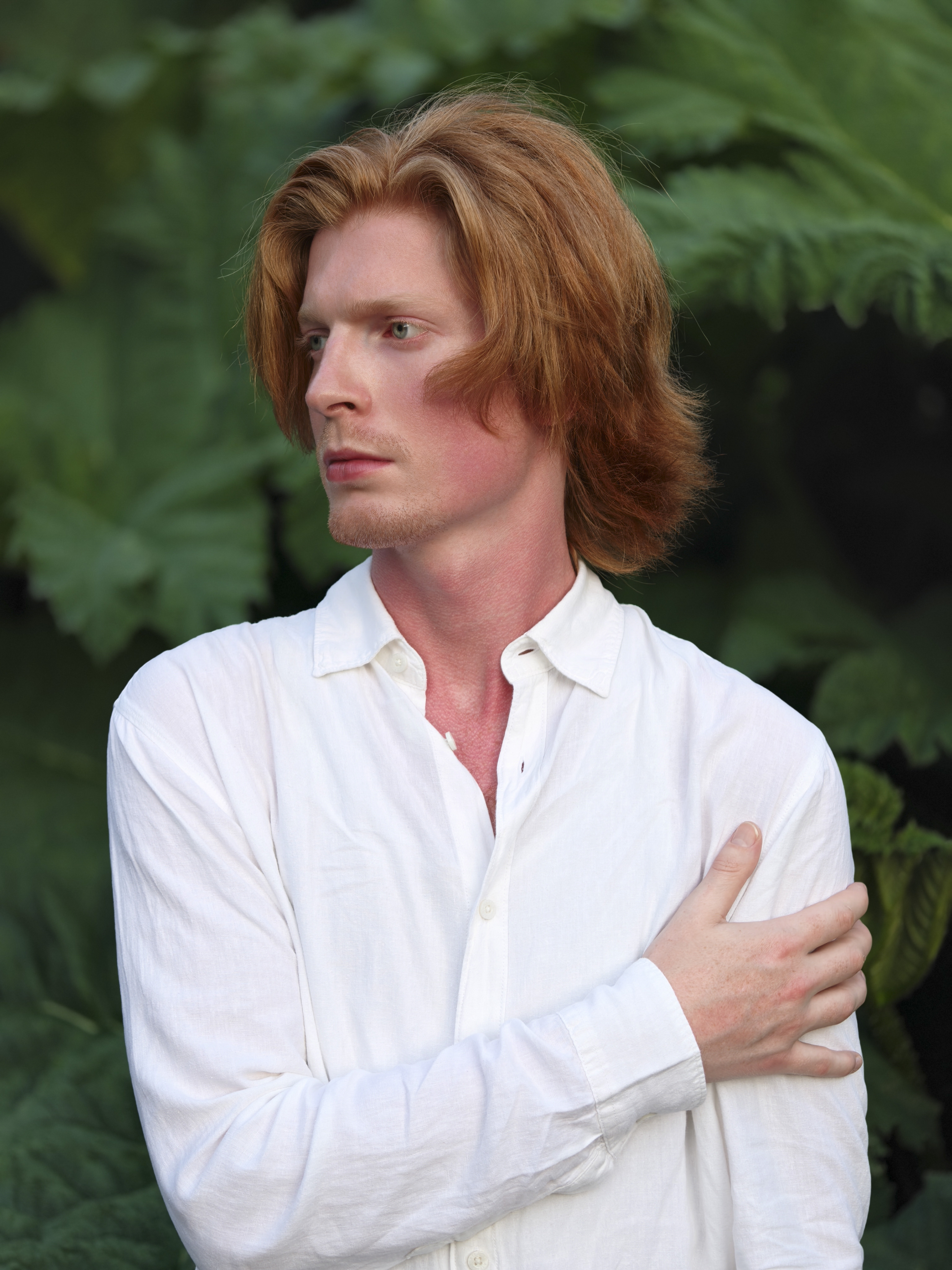 Oppo Find X8 Ultra phone sample image: redheaded made model in white shirt, in front or flora