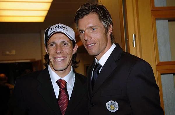 Rome footballer Taddei with Hondo at the 2007 Tinkoff presentation.