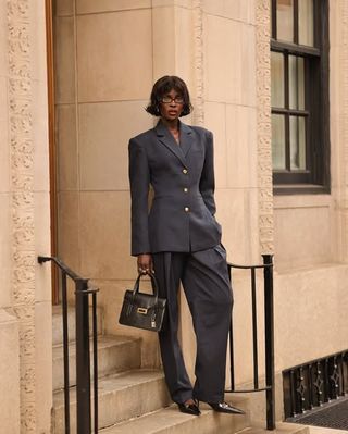 French Outfit Updates: @lefevrediary wears a grey hourglass blazer with matching tailored trousers