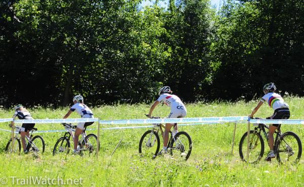 Willow Koerber (Subaru-Trek) leads a select group early in the race
