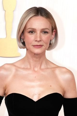 Carey Mulligan is pictured with a short blunt bob at the 96th Annual Academy Awards on March 10, 2024 in Hollywood, California.