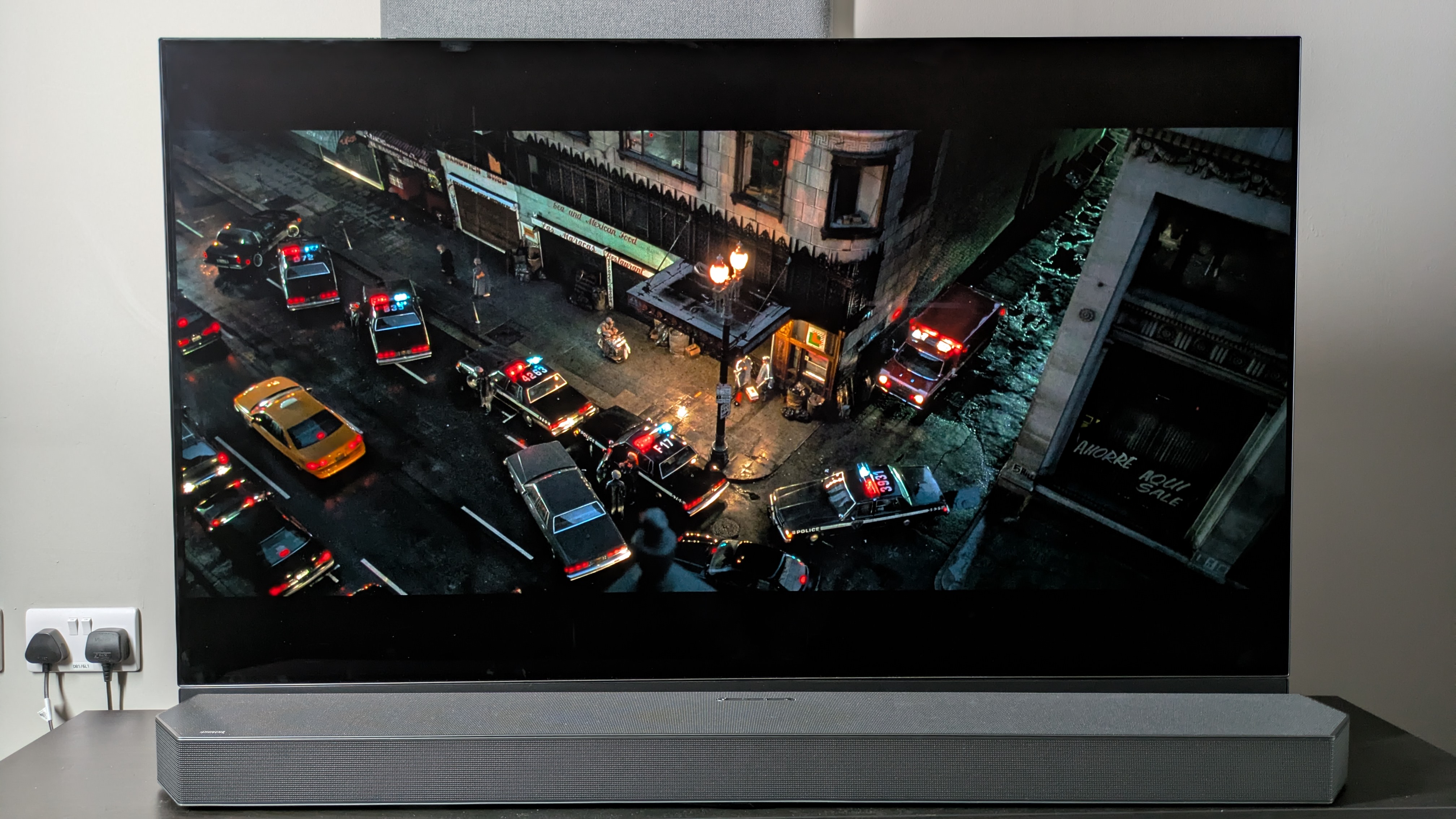 Se7en 4K Blu-ray police cars image on Panasonic MZ1500 OLED