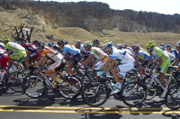 The peloton en route from Golden to Boulder in stage 6 of the USA Pro Challenge.