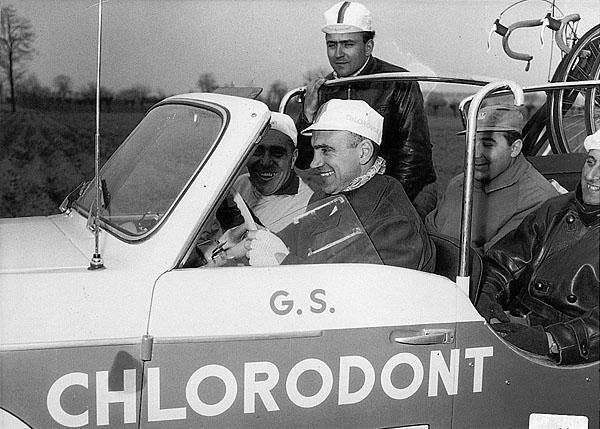 1957: Chlorodont team car,