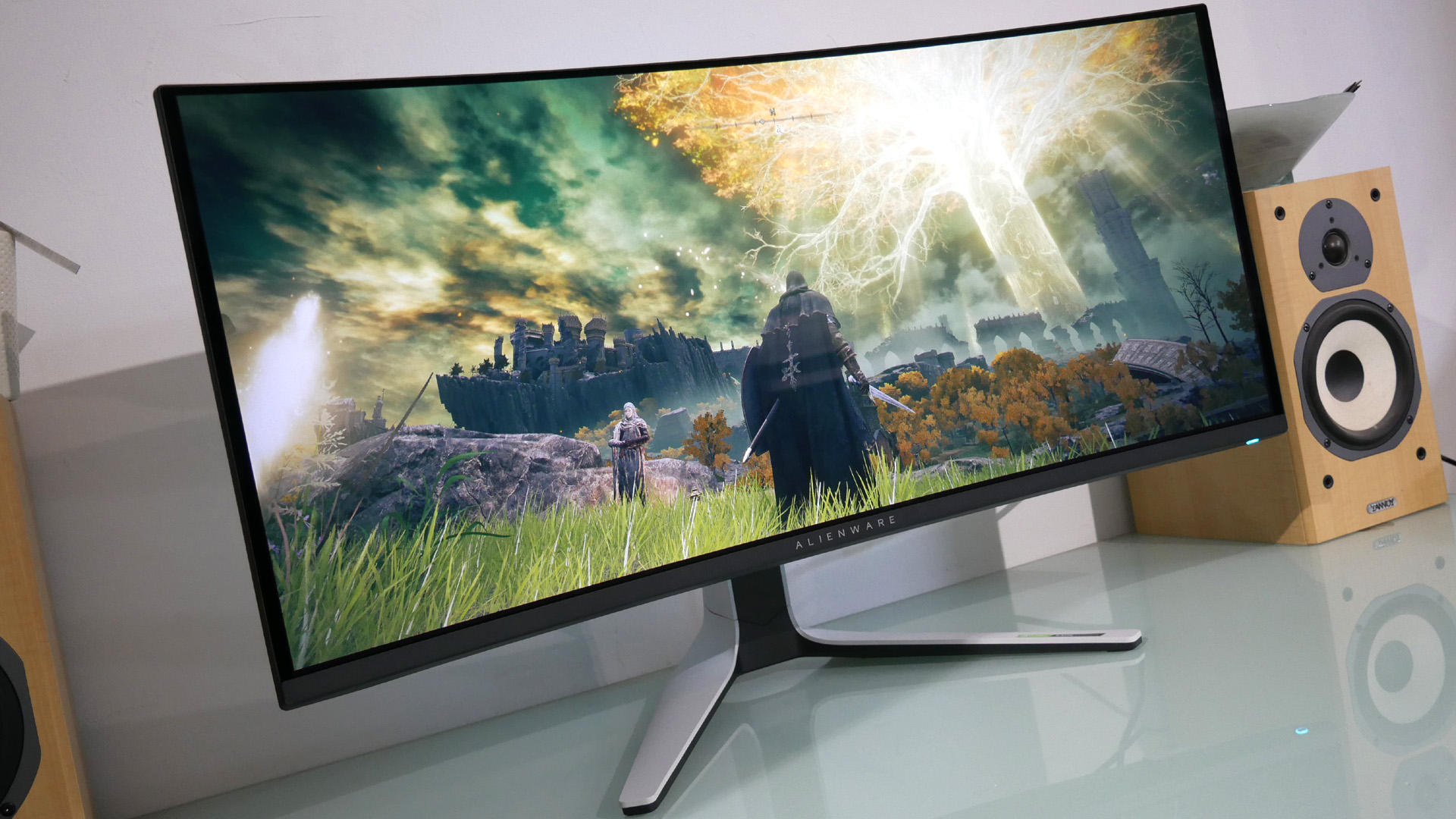 Flat vs curved monitor for gaming - what's best? | GamesRadar+