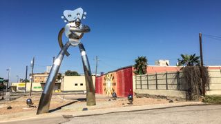 Dallas Texas Sculpture Robot Traveling Man Deep Ellum