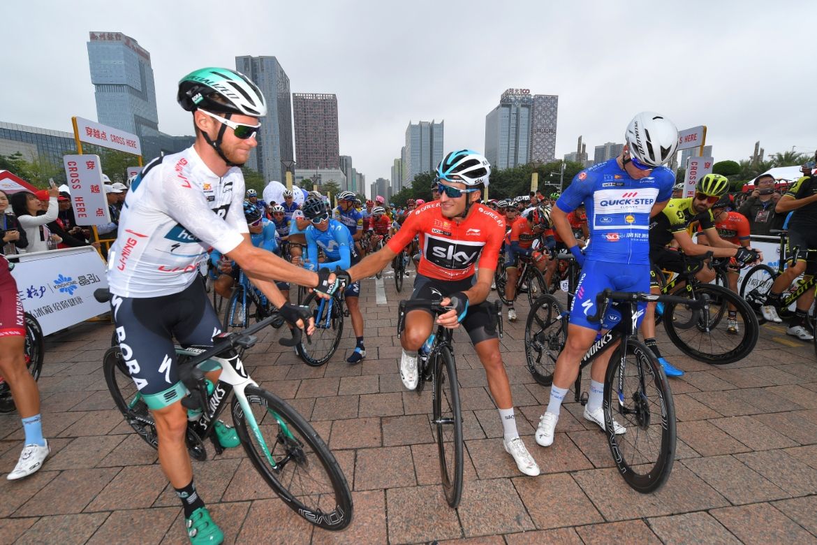 Gianni Moscon and Felix Grosschartner shake hands at the start