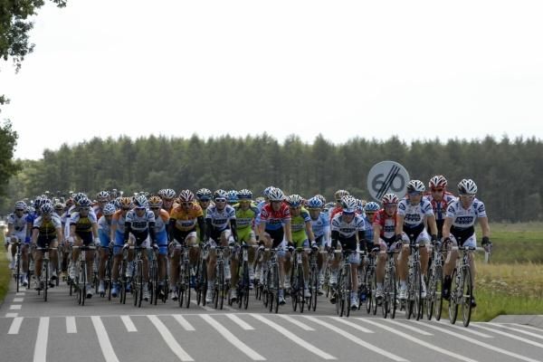 Saxo Bank looks after Fabian Cancellara with the Swiss in the race lead.