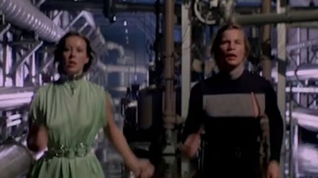 Jenny Agutter and Michael York running in Logan's Run