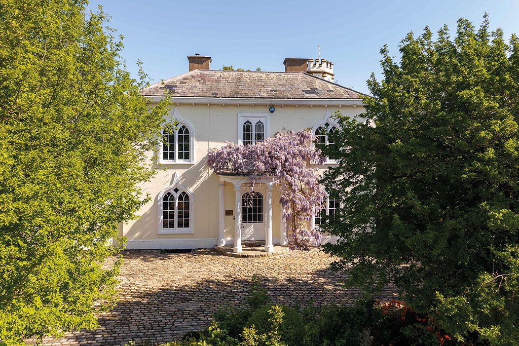 Houses for sale with orchards: Bretforton Hall, Bretforton, Evesham, Worcestershire