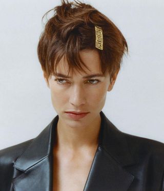 woman wearing gold clip
