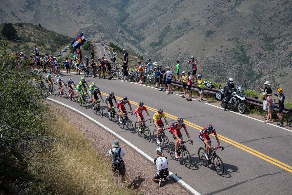 The yellow jersey group climbs Lookout Mountain