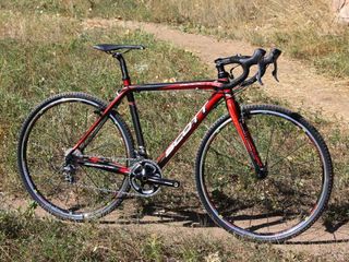 Scott's Addict CX offers most of the performance of the Addict CX RC flagship but with a little extra weight and a lot of money left over