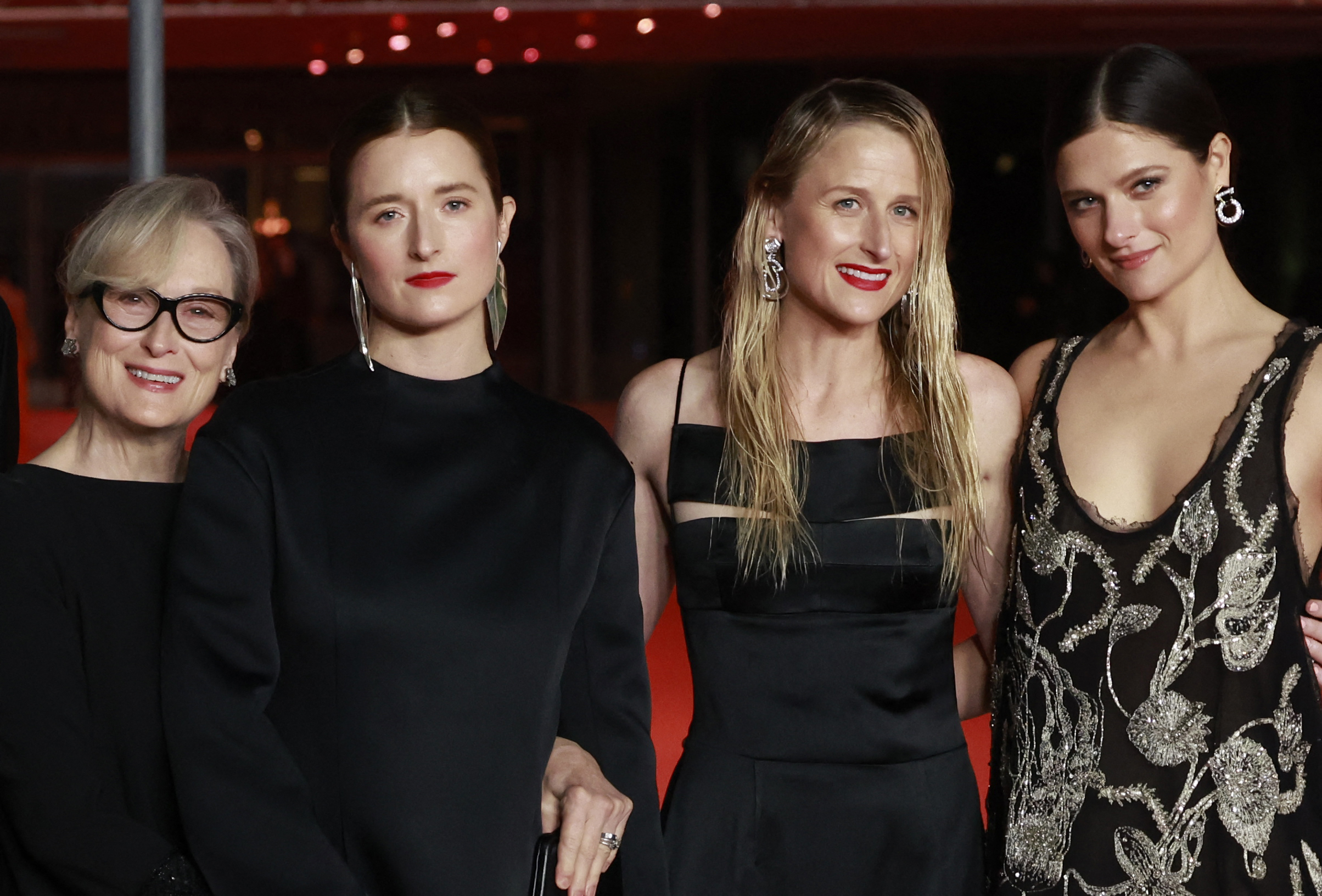 Meryl Streep s Four Kids Show Their Support For Her In A Very Rare Red 